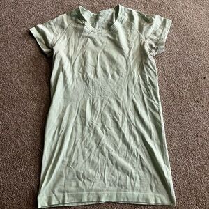 Size 6 lulu lemon swiftly short sleeve